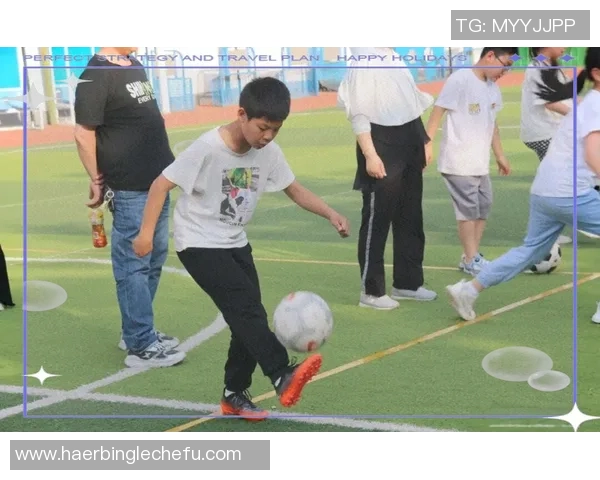 路人偶遇足球明星瞬间定格共同分享快乐时光的美好记忆